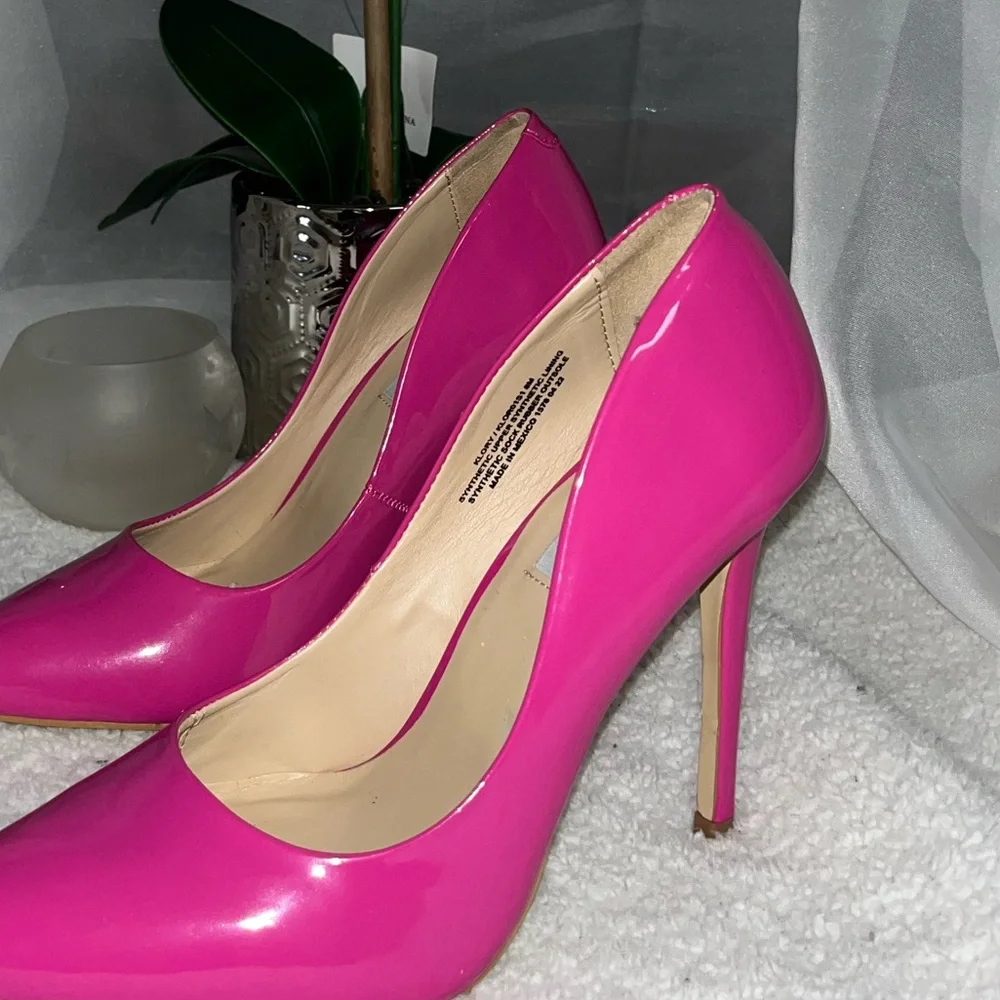 Pretty in pink 💕 Steve Madden Pink Pumps 💕 - Picture 3 of 8